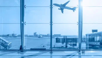 Минтранс напомнил туристам об августовском коллапсе в аэропортах