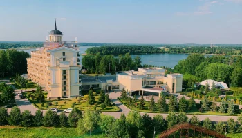 Летом в России снизилась средняя стоимость размещения в отелях. С чем это связано?