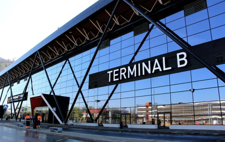 Из Питера до Москвы пассажиры из-за «ковра» летели 5 часов Из Питера до Москвы пассажиры из-за «ковра» летели 5 часов