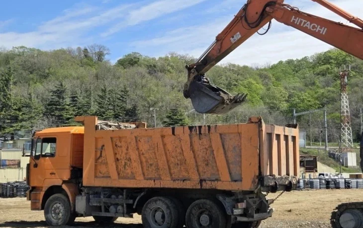 В Туапсе собрали 4165 кубометров загрязненного грунта и смеси воды с мазутом