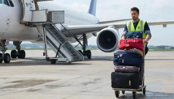 Грузчика в аэропорту Уфы подозревают в краже украшений из рюкзака туриста