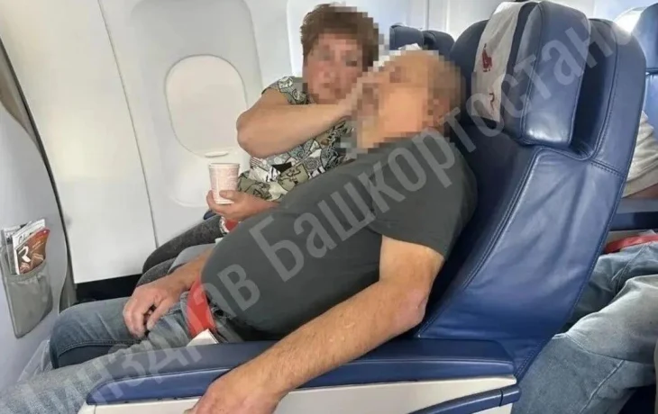 Уфимский врач помогла пассажиру на рейсе в Сочи Уфимский врач помогла пассажиру на рейсе в Сочи