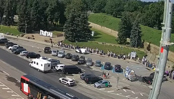 На границе с Эстоний очередной коллапс: в Нарве люди полдня провели в очередях