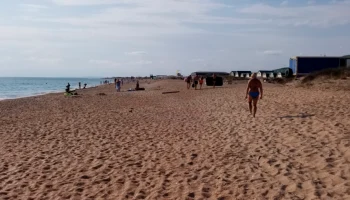 Владельцы гостевых домов в Анапе утверждают, что мазут на жаре превратился в пыль