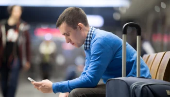 Россияне начали получать сообщения о блокировке сим-карт по возвращении из-за границы