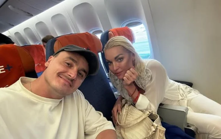 Волочковой пришлось оправдываться за демонстрацию ног пассажирам экономкласса