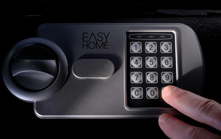 В Адлере горничная попалась на краже из номера