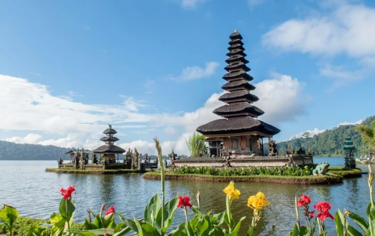 Бали продлевает визы туристам на фоне отмены рейсов на Ближнем Востоке Бали продлевает визы туристам на фоне отмены рейсов на Ближнем Востоке