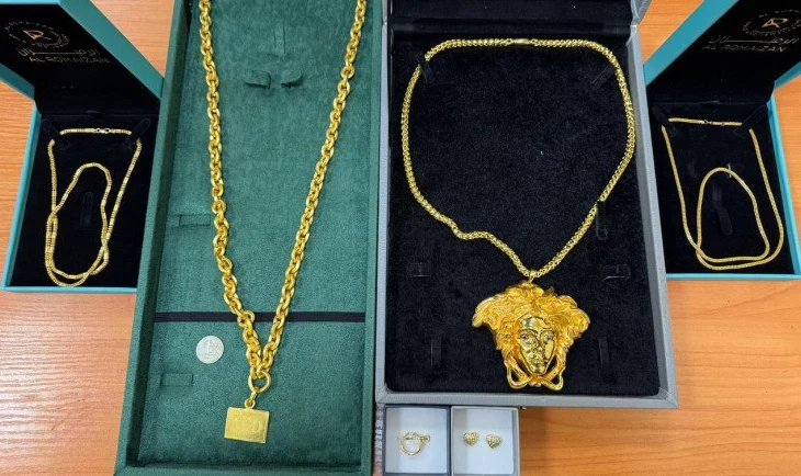 Прилетевший из Бахрейна турист попытался ввезти в Россию украшения на 5 миллионов рублей