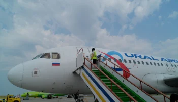 &laquo;Уральские авиалинии&raquo; уволили пилота и бортпроводника за пьянство