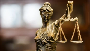 Турист наказал судебных приставов за ошибку на 250 тысяч рублей