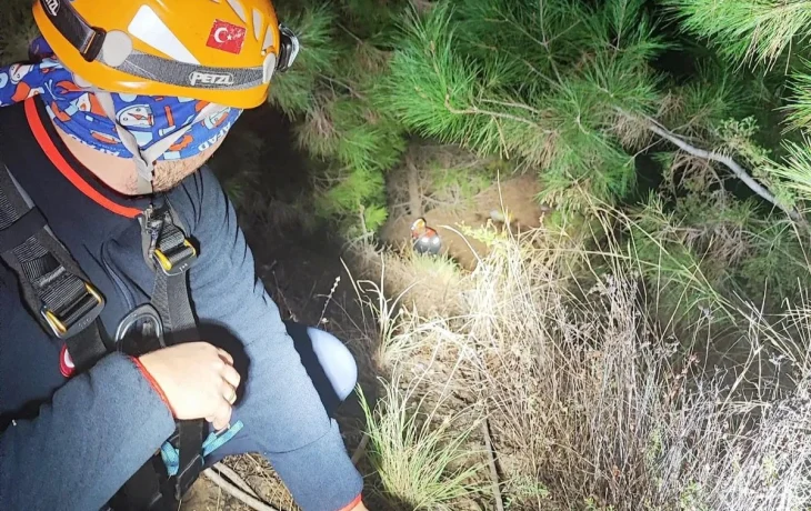 В Турции туристы сорвались со скалы во время похода В Турции туристы сорвались со скалы во время похода