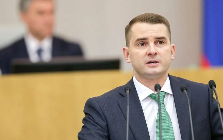 Депутат: в аэропортах нужно выделить отдельную очередь для возвращающихся в РФ россиян