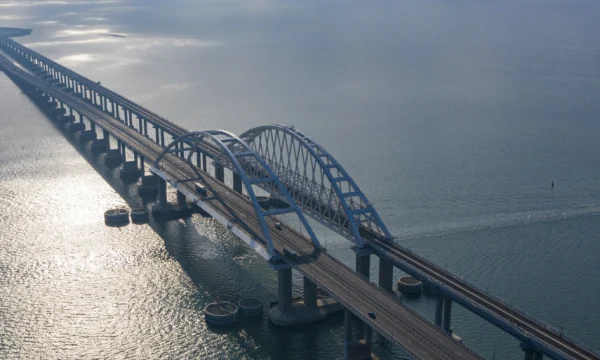 Минтранс не будет снимать ограничения на проезд по Крымскому мосту