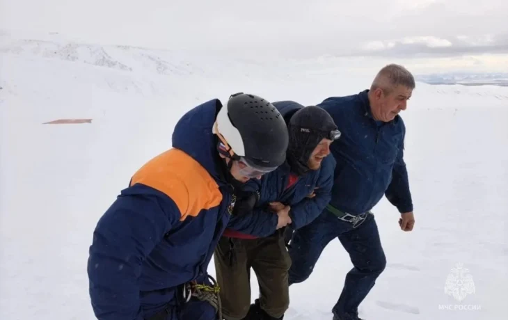 МЧС: двое туристов погибли во время похода на Камчатке МЧС: двое туристов погибли во время похода на Камчатке
