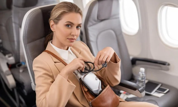 Пауэрбанки в самолете: новые правила есть, а контролировать их некому