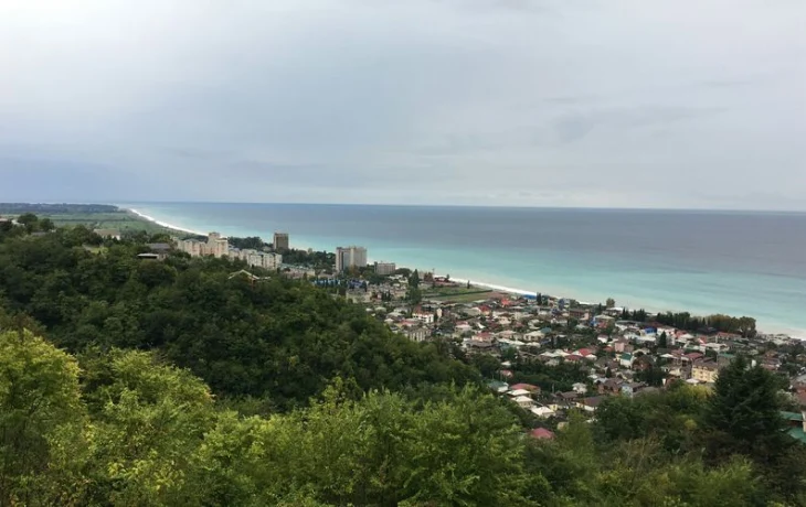 Майские праздники в Абхазии: сколько стоит отдых и где дешевле