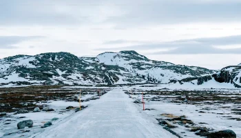Еще одна попытка: из Териберки вывозят застрявших туристов Еще одна попытка: из Териберки вывозят застрявших туристов