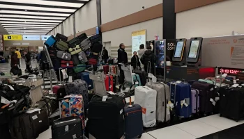 В Шереметьево отправки после снежного коллапса ожидают десятки чемоданов