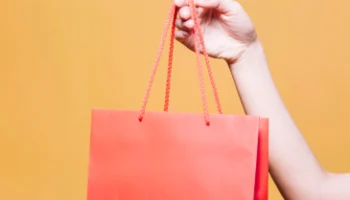 Туристка не улетела в Стамбул из-за пакета Ozon