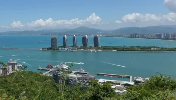 В «самой русской» бухте Хайнаня на Новый год уже мало свободных номеров