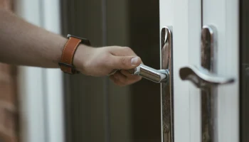 Более ста туристов остались без отдыха: в Казани разгорается скандал вокруг турагентства