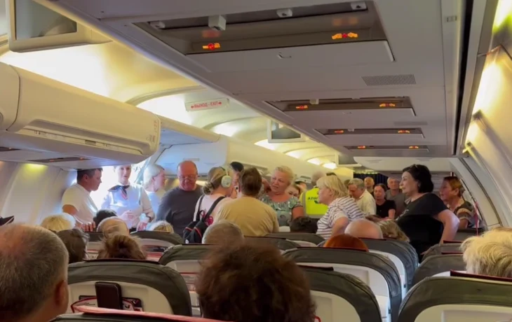 Туристам при вылете из Нячанга предложили освободить место депортированным Туристам при вылете из Нячанга предложили освободить место депортированным