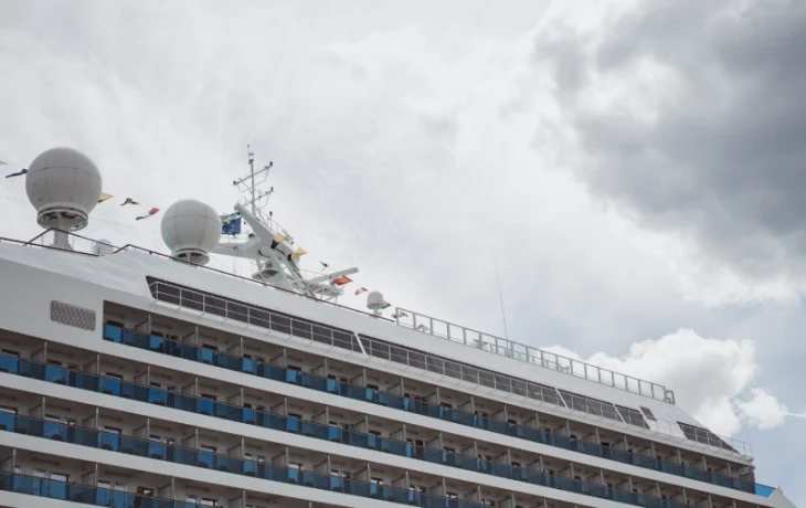 Россиян в ОАЭ переселяют с лайнеров в отели из-за перебазирования кораблей