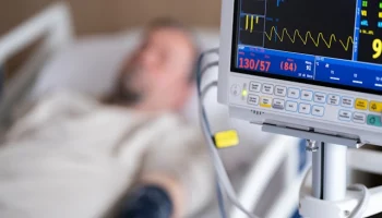 Парализованного детского хирурга эвакуируют из Таиланда в Россию спецрейсом