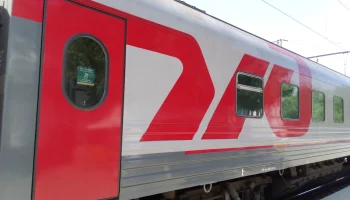 Проводницу поезда Челябинск – Санкт-Петербург пассажир вытолкнул из вагона Проводницу поезда Челябинск – Санкт-Петербург пассажир вытолкнул из вагона