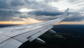 Туристы AZUR air застряли на Пхукете из-за трещины в лобовом стекле боинга