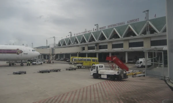 Рейс с Пхукета авиакомпании S7 задержался с вылетом на 16 часов