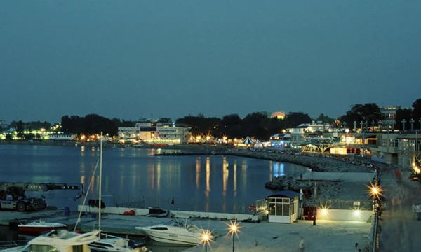 Отели в Анапе снижают цены на проживание в майские праздники