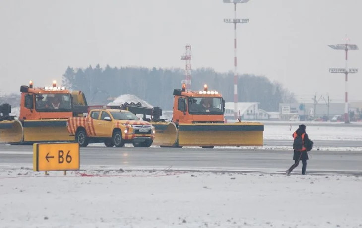 Снегопад в Москве стал причиной 5–8-часовых задержек рейсов в аэропортах Снегопад в Москве стал причиной 5–8-часовых задержек рейсов в аэропортах