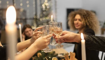 Вальс, каштаны и русские сказки: обзор новогодних банкетов на горнолыжных курортах Сочи