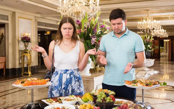 &laquo;Ни лобстеров, ни икры&raquo;: Генконсул рассказал о жалобах застрявших в Дубае туристов