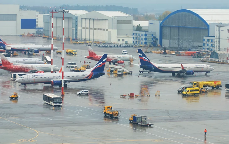 Аэропорты и авиакомпании восстановили режим работы после ночного «ковра»