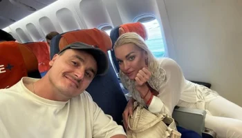 Волочковой пришлось оправдываться за демонстрацию ног пассажирам экономкласса