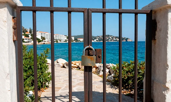 Открытие широко разрекламированного турецкого премиум-отеля отложили на год