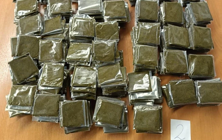 У пассажира в аэропорту Сочи нашли 400 пакетов насвая У пассажира в аэропорту Сочи нашли 400 пакетов насвая