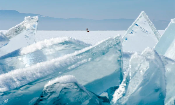 Туристы, приехавшие на Ольхон на личных автомобилях, рискуют остаться «без колес» до лета Туристы, приехавшие на Ольхон на личных автомобилях, рискуют остаться «без колес» до лета