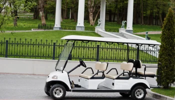 В Ялте подросток перевернул электрокар с туристами