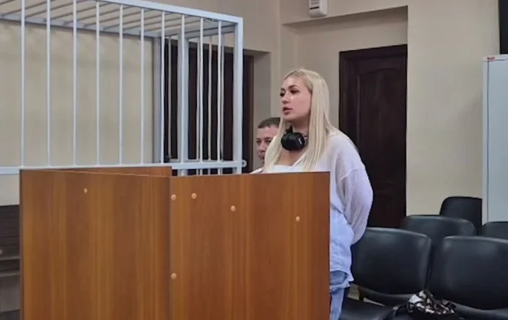 Туристку оштрафовали за видео горящего НПЗ в Сочи