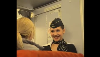 Пассажиров &laquo;Аэрофлота&raquo; умилила укачивающая ребенка стюардесса