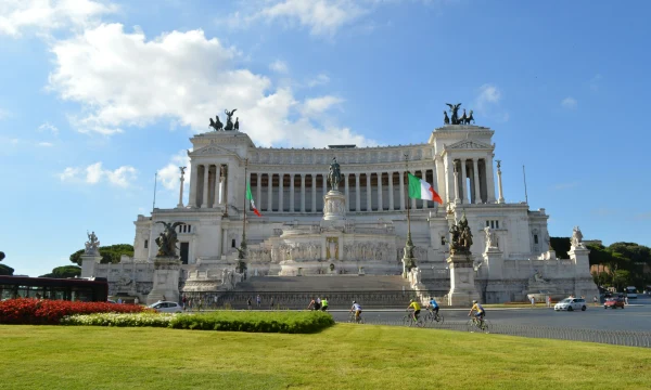 Консул: с 1 июня российские туристы смогут оформлять итальянские визы онлайн