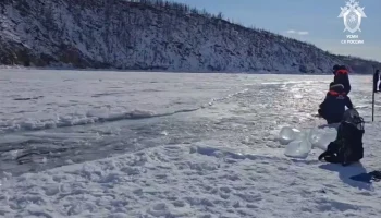 &laquo;Нечем кормить семью&raquo;: организаторы экскурсий на Байкале рискуют жизнями туристов ради заработка