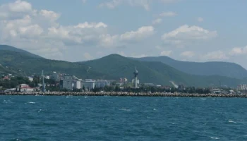 Все в липком налете: в Туапсе накрыли черные дожди