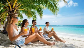 Россияне готовы отдыхать без алкоголя, но пара бокалов не помешает