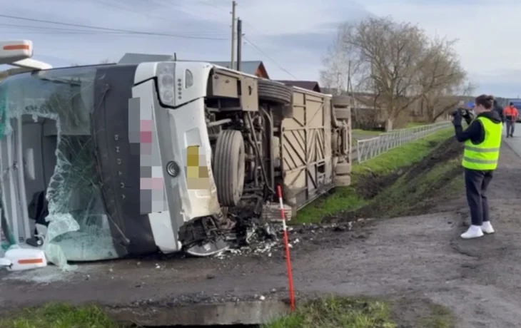 В Пермском крае опрокинулся автобус с туристами В Пермском крае опрокинулся автобус с туристами