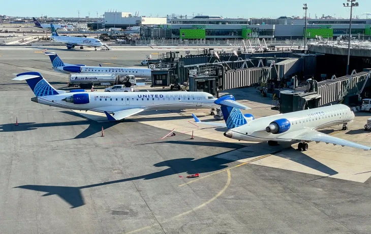 Пассажирка подала в суд на авиакомпанию из-за ожога четырехлетней дочери